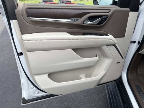 Used 2021 GMC Yukon Denali w/ Denali Premium Package AWD/4WD image 5