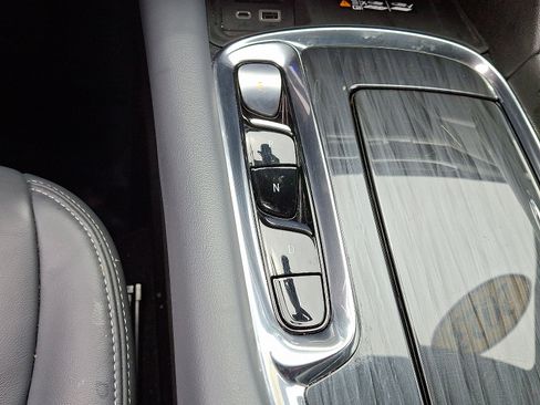 Used 2023 Buick Enclave Essence AWD/4WD image 17