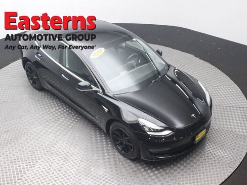 Used 2019 Tesla Model 3 Standard Range image 3