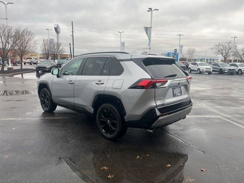 Used 2022 Toyota RAV4 SE image 5