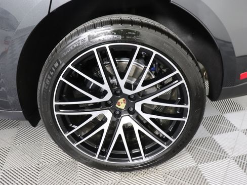 Used 2025 Porsche Macan image 15