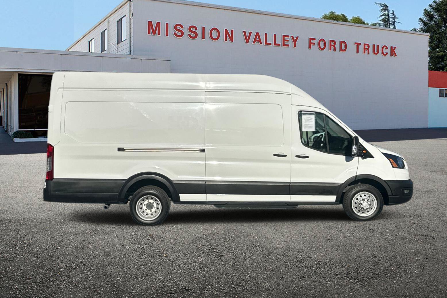 Used 2022 Ford Transit 350 148 High Roof Extended DRW w/ Upfitter Package RWD image 3