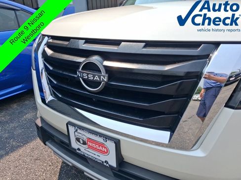 Used 2023 Nissan Pathfinder Platinum AWD/4WD image 2