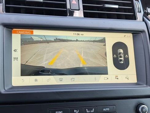 Used 2020 Land Rover Discovery SE AWD/4WD image 14