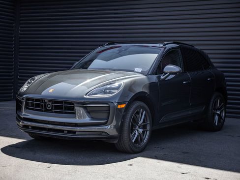 Certified 2023 Porsche Macan Turbo AWD/4WD image 1
