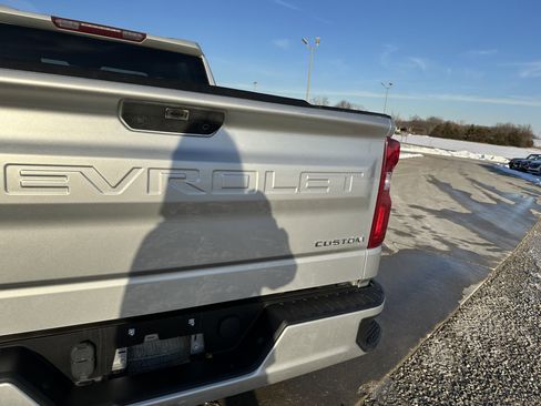 Used 2019 Chevrolet Silverado 1500 Custom w/ Custom Value Package image 6