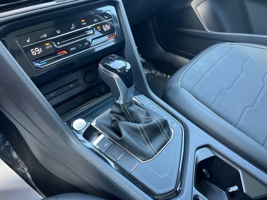 New 2026 Volkswagen Taos SE FWD image 20