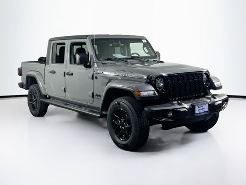 Used 2022 Jeep Gladiator Sport image 3