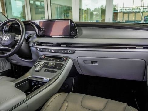 Used 2025 Hyundai Palisade SEL FWD image 16
