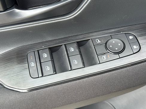 New 2025 Nissan Kicks S image 13