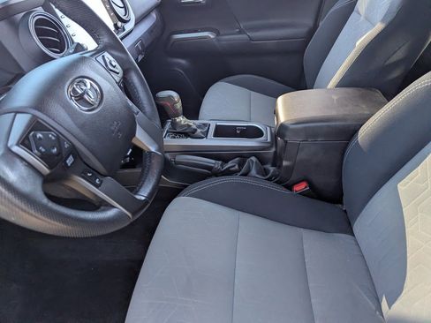 Used 2021 Toyota Tacoma TRD Sport w/ Technology Package image 18