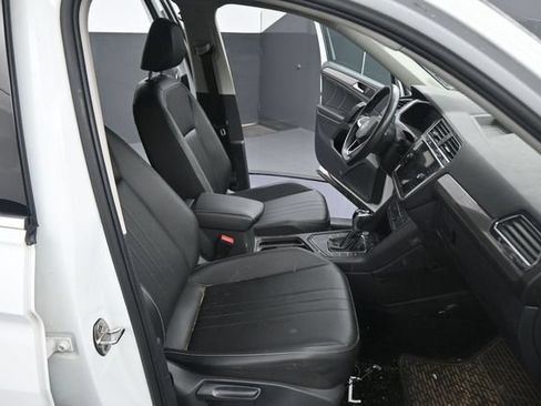 Used 2022 Volkswagen Tiguan SE w/ Panoramic Sunroof Package FWD image 14