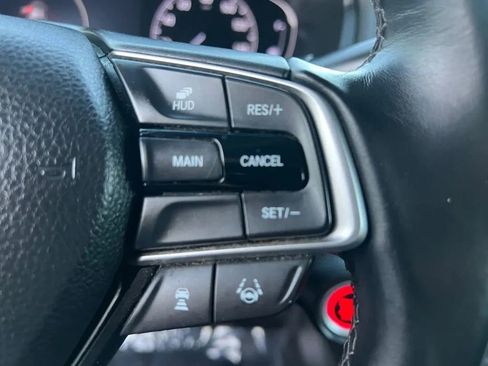Used 2018 Honda Accord Touring image 42