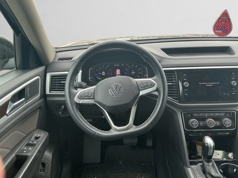Used 2023 Volkswagen Atlas SE w/ Panoramic Sunroof Package AWD/4WD image 12