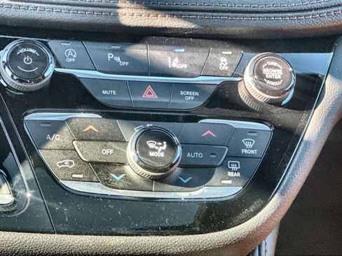 New 2026 Chrysler Pacifica Pinnacle FWD image 21