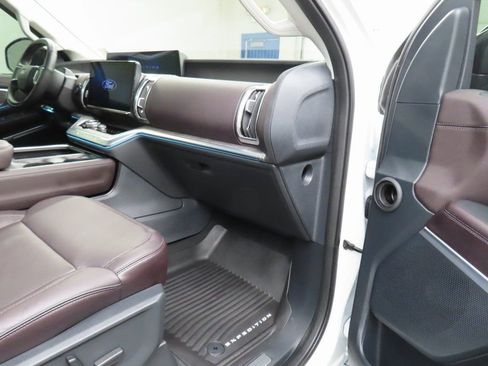 Used 2025 Ford Expedition Max Platinum w/ Platinum Ultimate Package image 37