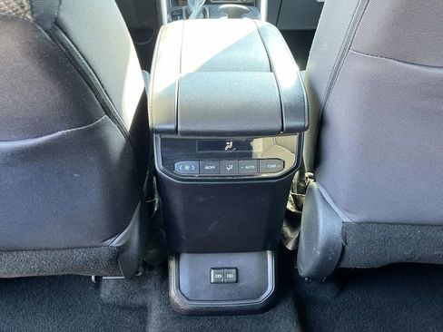 Used 2023 Toyota Highlander LE image 16