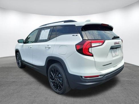 Used 2024 GMC Terrain SLE w/ Driver Convenience Package FWD image 5