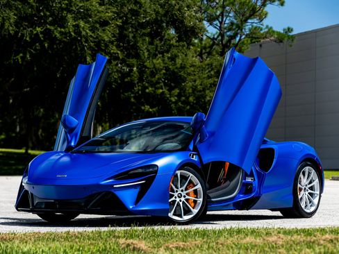 Used 2023 McLaren Artura PERFORMANCE image 22
