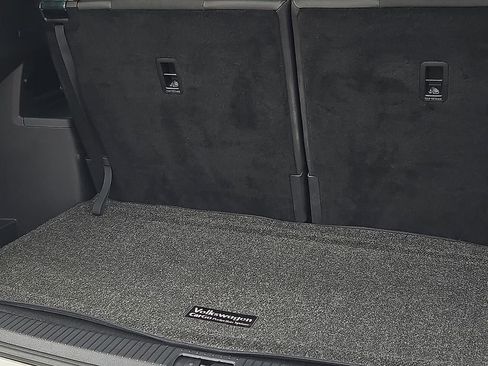 Used 2024 Volkswagen Atlas SE w/ Panoramic Sunroof Package image 8