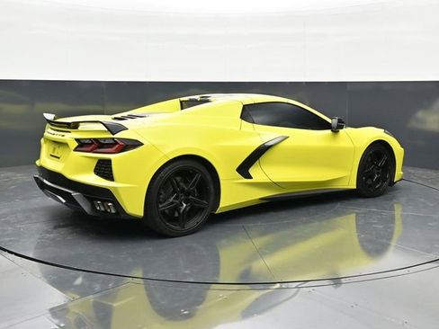 Used 2022 Chevrolet Corvette Stingray Premium Conv w/ Z51 Performance Package RWD image 2