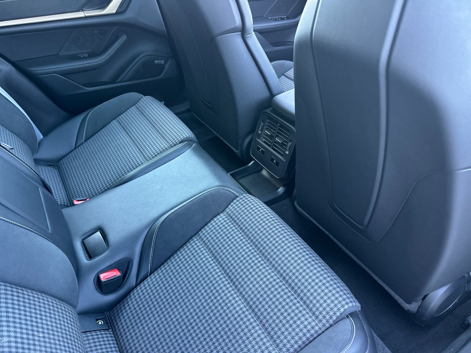 Certified 2025 Porsche Taycan 4S AWD/4WD image 27
