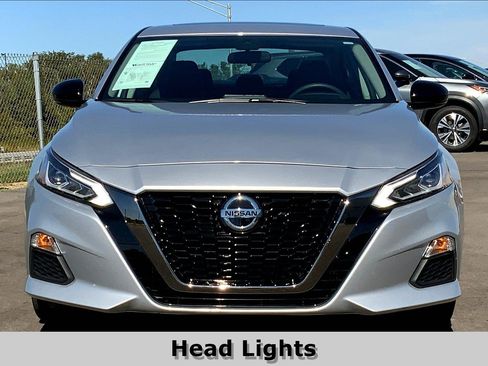 Used 2020 Nissan Altima 2.5 SR w/ Premium Package image 2