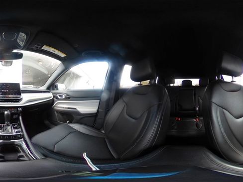 Used 2025 Jeep Compass Limited image 43