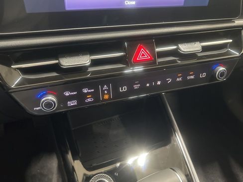 New 2025 Kia Niro EX image 19