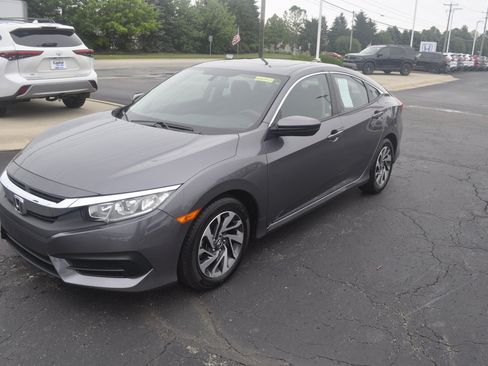 Used 2018 Honda Civic EX image 3