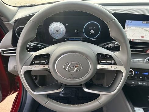Used 2023 Hyundai Elantra SEL w/ Convenience Package image 11