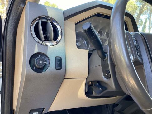 Used 2011 Ford F250 Lariat w/ Lariat Interior Pkg image 22