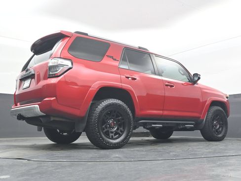 Used 2018 Toyota 4Runner TRD Off-Road Premium AWD/4WD image 29