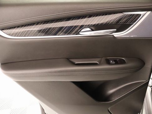 Used 2025 Cadillac XT6 Premium Luxury image 19