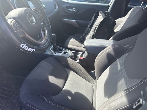 Used 2017 Jeep Cherokee Latitude w/ Safety/Convenience Group image 7