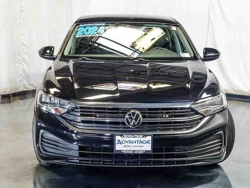 Used 2024 Volkswagen Jetta SE FWD image 7