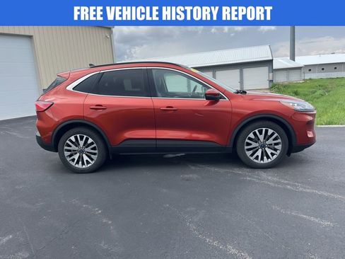 Used 2020 Ford Escape Titanium AWD/4WD image 3
