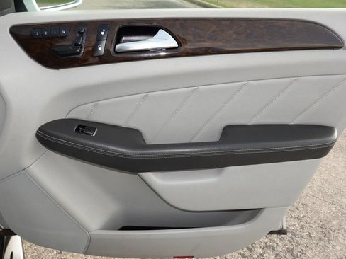 Used 2015 Mercedes-Benz GL 450 4MATIC 4dr GL 450 image 25