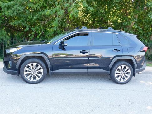 Used 2020 Toyota RAV4 XLE Premium FWD image 2