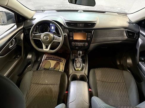 Used 2018 Nissan Rogue SV image 10