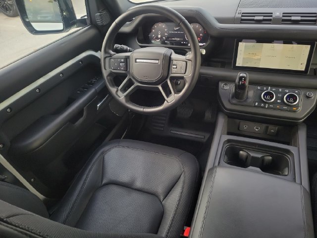 Used 2024 Land Rover Defender 110 X-Dynamic SE AWD/4WD image 15