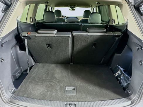 Used 2024 Volkswagen Atlas SE image 30