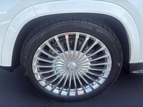 Certified 2024 Mercedes-Benz Maybach GLS 600 4MATIC image 10