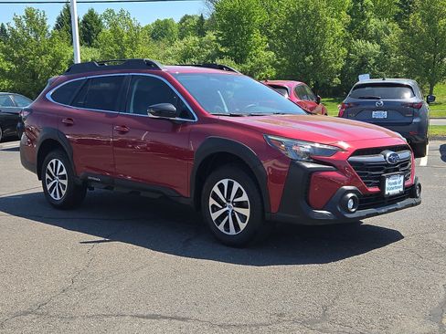 Used 2024 Subaru Outback Premium AWD/4WD image 4