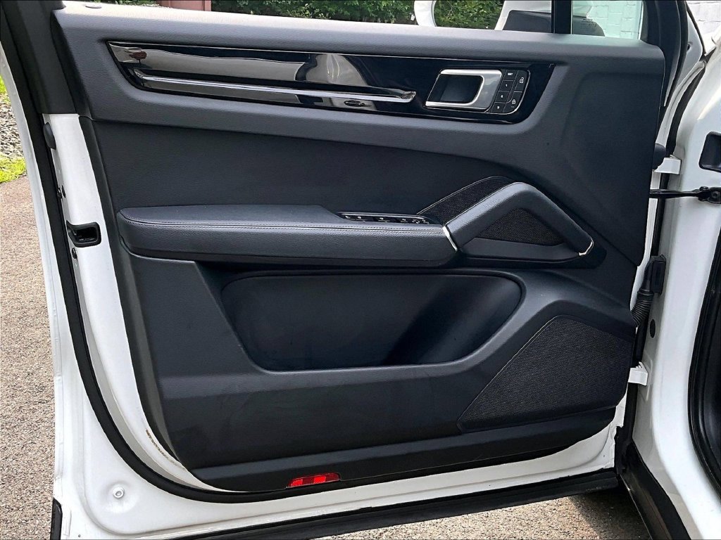 Certified 2023 Porsche Cayenne AWD/4WD image 28