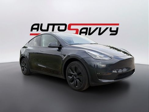 Used 2025 Tesla Model Y Long Range RWD image 3
