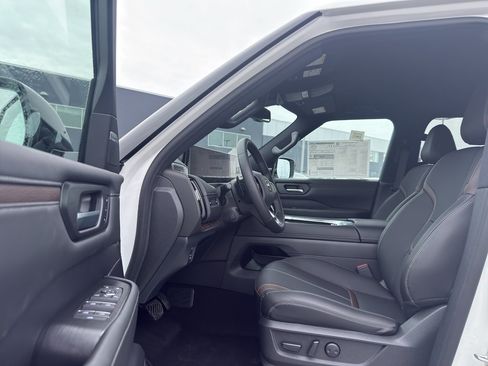 New 2026 Nissan Armada SL w/ Captain's Chari Seat Package AWD/4WD image 11