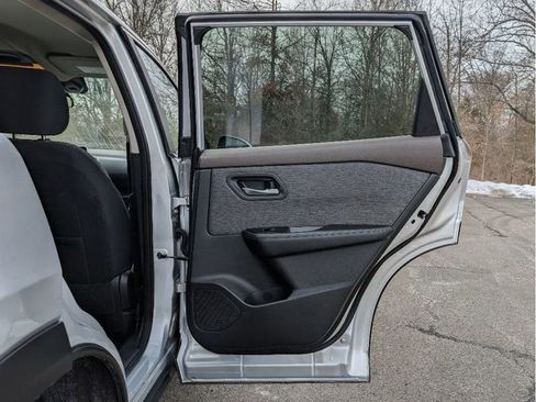 Used 2023 Nissan Rogue SV image 13