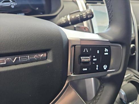 New 2025 Land Rover Discovery Dynamic SE image 22