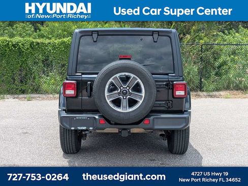 Used 2021 Jeep Wrangler Unlimited Sahara AWD/4WD image 4